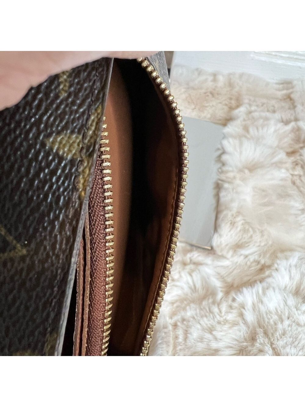 LOUIS VUITTON 2005 LV MONOGRAM ACCORDEON WALLET - Picture 4 of 13